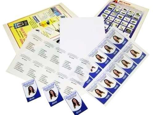 Placa de PVC tamanho A4 para produção de crachás.