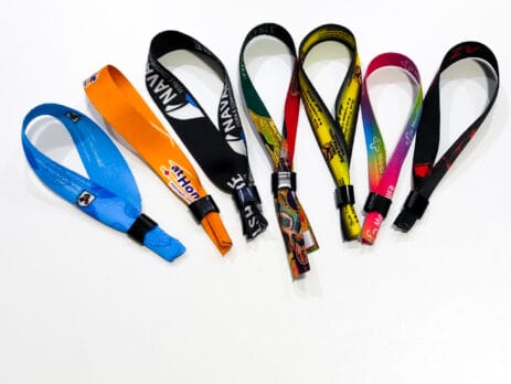 Pulseira de tecido personalizada em tecido fita acetinada com trava plástica