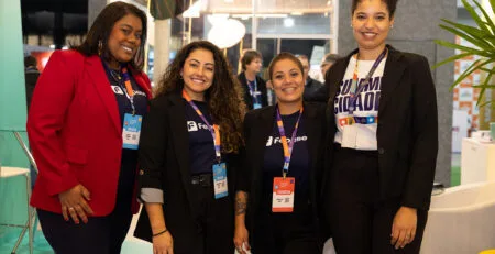 AlternativaCard no evento Summit Cidades 2025 - Fabricante de Crachás