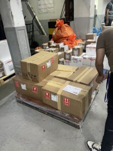 AlternativaCard entregando material no aeroporto do galeão para acelerar frete do cliente. Entrega Rápida para eventos